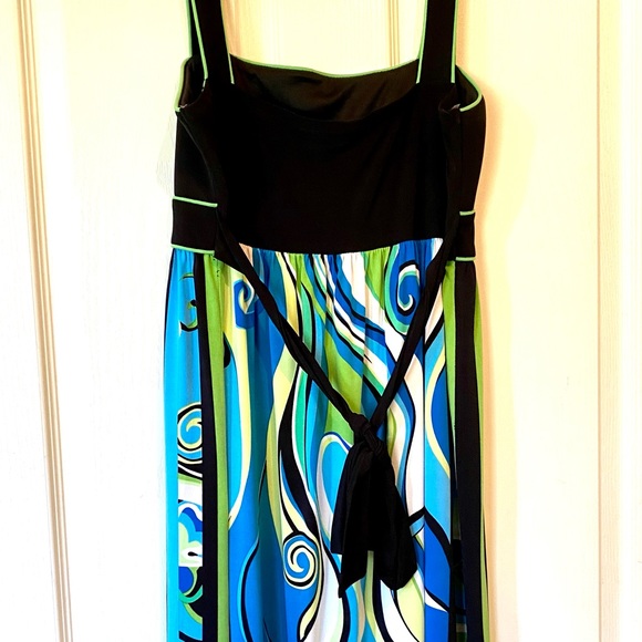 Summer dress - Picture 3 of 3